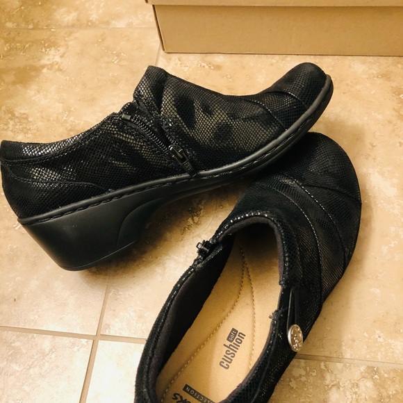 CLARKS! Black Snake skin Shoes. 8.0 - Picture 9 of 14